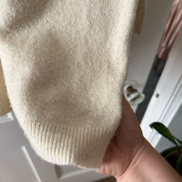 Amazing cream color sweater, size M by joe rose - Picture 7 of 10
